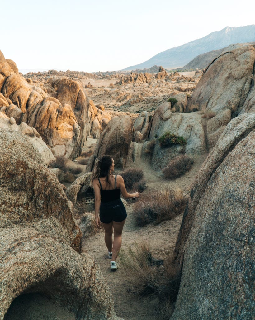 Mobius Arch Loop Trail Alabama Hills in California