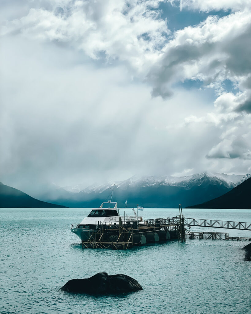 Boat cruise to Perito Moreno glacier