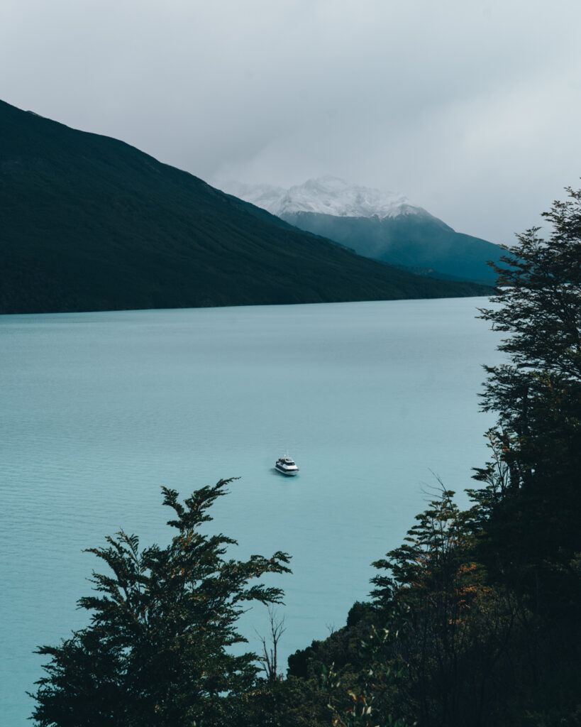 boat cruise to perito moreno glacier